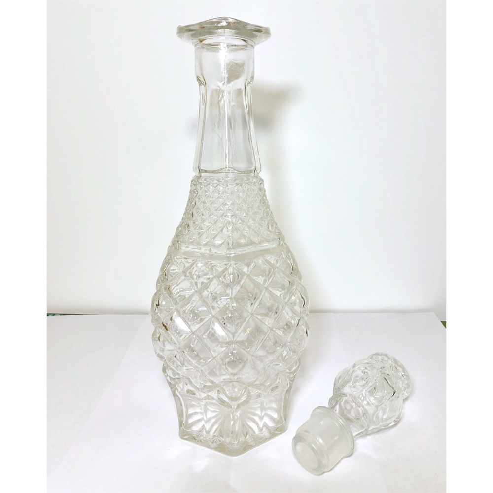 Vintage CLEAR GLASS DECANTER Diamond Cut Cork